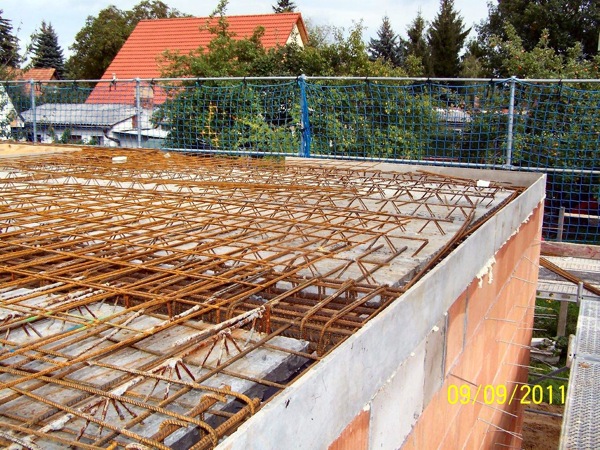 Bautagebuch: Der Bewehrungsstahl ist fast fertig. Die Erdgeschossdecke